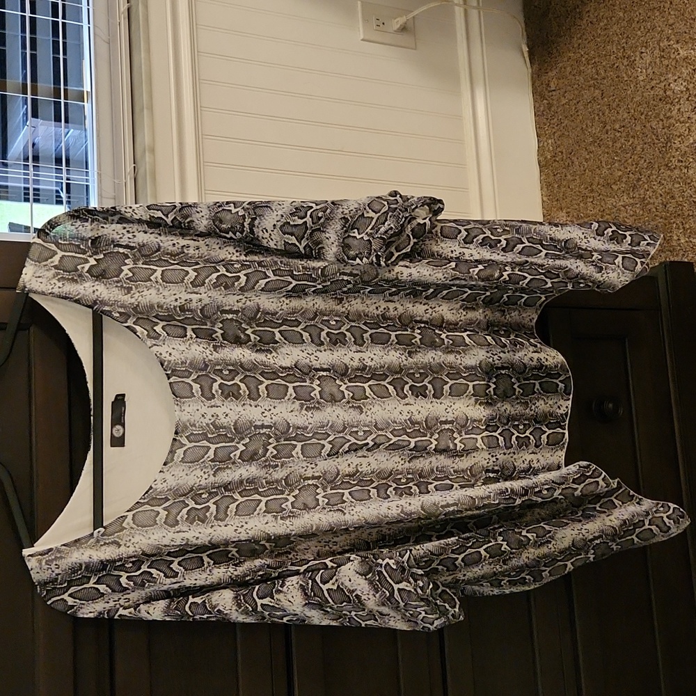 Snakeskin Pattern Flowy Top - image 2